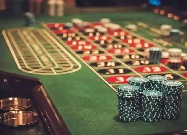 Filipino mobile player checking jackpot-style gaming information online